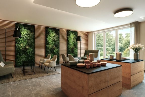 Moderne Lounge mit Holzwänden, Pflanzen, gemütlichen Möbeln und viel Tageslicht.